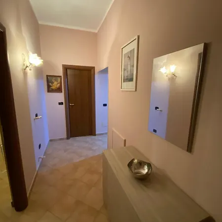 L'albero Di Limoni Sul Mare Di Pizzo (Calabria)