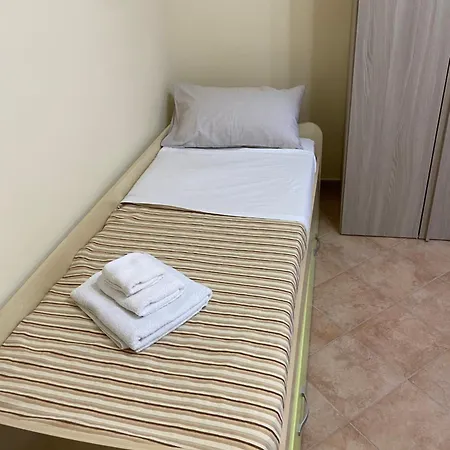 L'albero Di Limoni Sul Mare Di * Pizzo (Calabria)