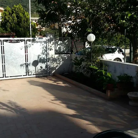 بيت للعطل L'albero Di Limoni Sul Mare Di *